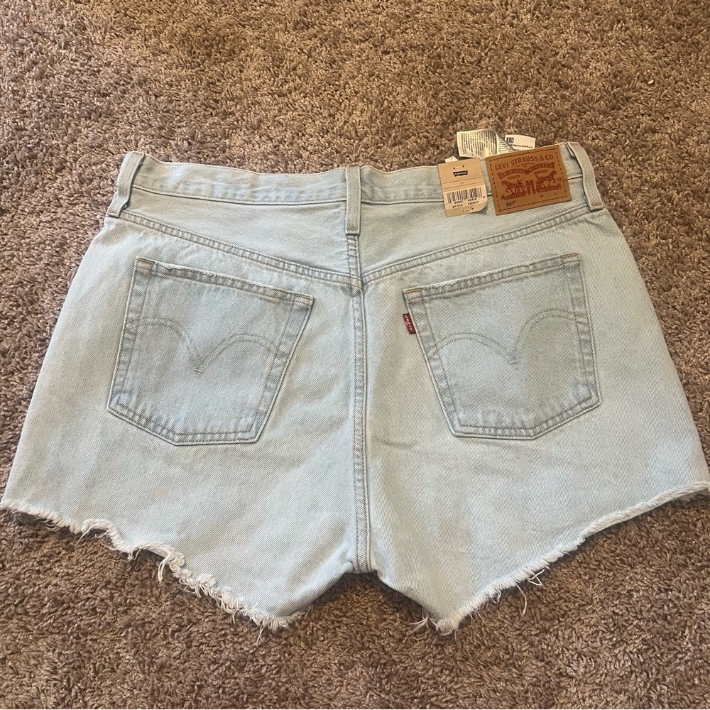 {Levi’s} 501 High Rise Light Wash Denim Shorts - Picture 8 of 10